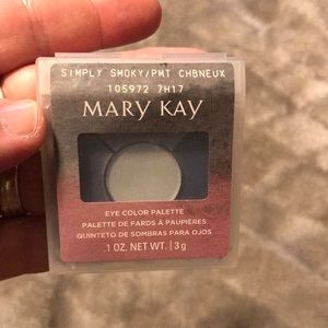 Barely used Mary Kay eye shadow palette